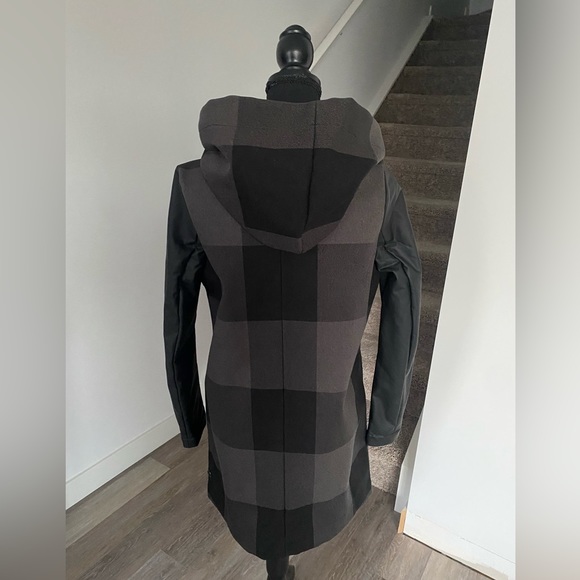 Lululemon Savasana Softshell II Size Small
Black / Camp Check Black Soot Light - Picture 7 of 12